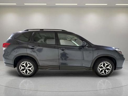 Used 2019 Subaru Forester Premium AWD/4WD image 2
