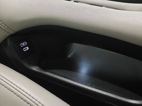 Used 2025 Honda HR-V EX-L image 18