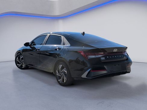 Used 2024 Hyundai Elantra SEL w/ Convenience Package image 9