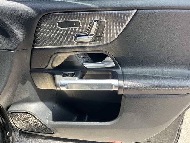 Used 2023 Mercedes-Benz GLB 250 4MATIC image 26