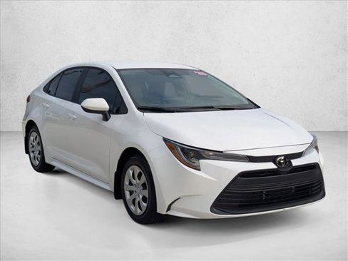 Certified 2025 Toyota Corolla LE image 3