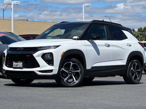 Used 2023 Chevrolet TrailBlazer RS w/ Sun and Liftgate Package AWD/4WD image 9