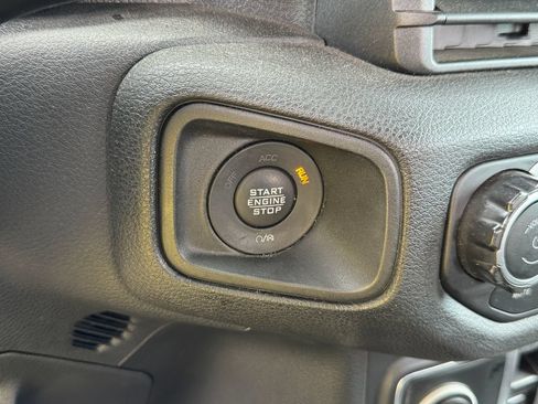 Used 2024 Jeep Wrangler Unlimited AWD/4WD image 12