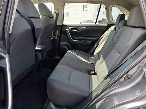 Used 2020 Toyota RAV4 XLE w/ Convenience Package image 10