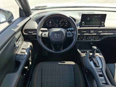 Used 2025 Honda HR-V Sport image 11