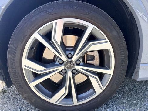 Used 2024 Audi Q4 e-tron Prestige image 5