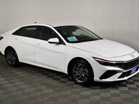Used 2024 Hyundai Elantra SEL FWD image 4