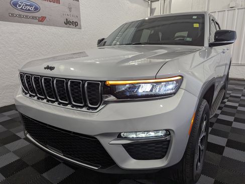Used 2025 Jeep Grand Cherokee Limited w/ Trailer Tow Package AWD/4WD image 3