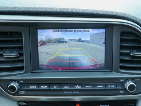 Used 2020 Hyundai Elantra SEL image 32