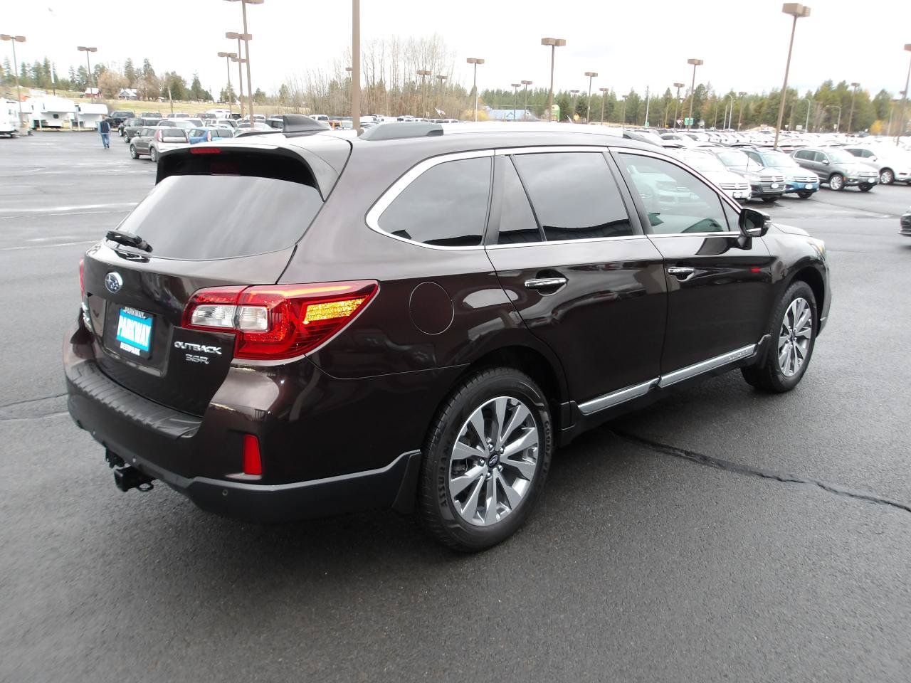 Used 2017 Subaru Outback 3.6R Touring w/ Popular Package #5A AWD/4WD image 5