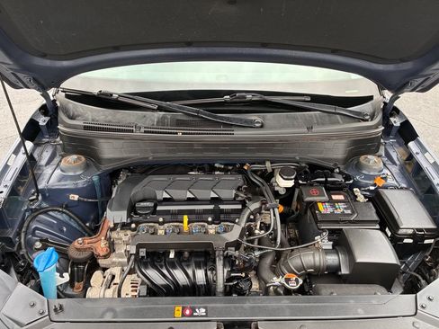 Used 2021 Hyundai Venue FWD image 9