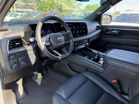 Certified 2025 Chevrolet Suburban LS AWD/4WD image 12