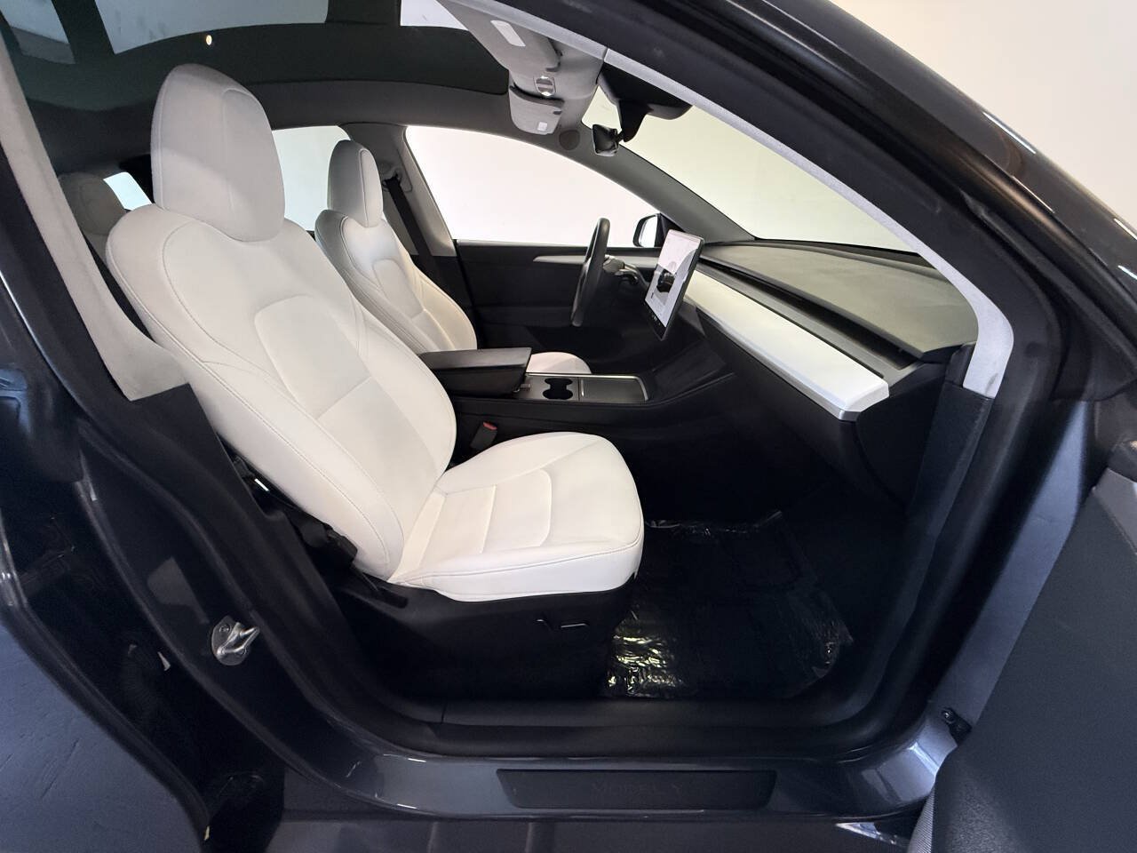 Used 2023 Tesla Model Y Performance AWD/4WD image 29