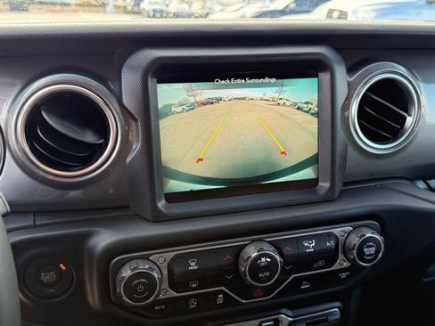 Used 2022 Jeep Wrangler Unlimited Sahara image 21