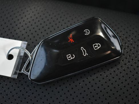 Used 2024 Volkswagen Atlas SE image 32