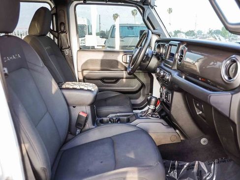 Used 2019 Jeep Wrangler Unlimited Sahara AWD/4WD image 21