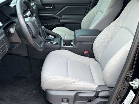 Used 2025 Toyota Tacoma SR5 AWD/4WD image 5