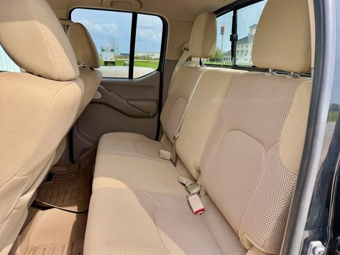Used 2018 Nissan Frontier SV w/ Value Truck Package AWD/4WD image 12