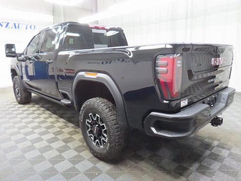 Used 2025 GMC Sierra 2500 AT4X image 5