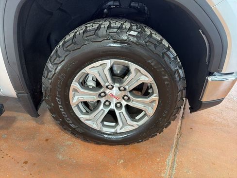 Used 2022 GMC Sierra 1500 SLE image 10
