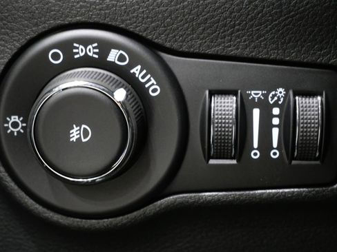 New 2026 Jeep Compass Latitude w/ Sun and Sound Group image 15