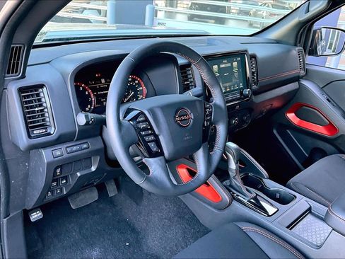 Used 2024 Nissan Frontier PRO-4X w/ Technology Package image 15