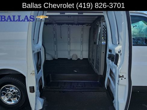 Used 2010 Chevrolet Express 2500 RWD image 26