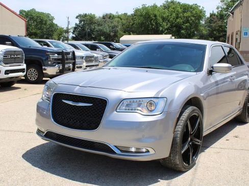 Used 2017 Chrysler 300 Limited w/ 300 Premium Group AWD/4WD image 7