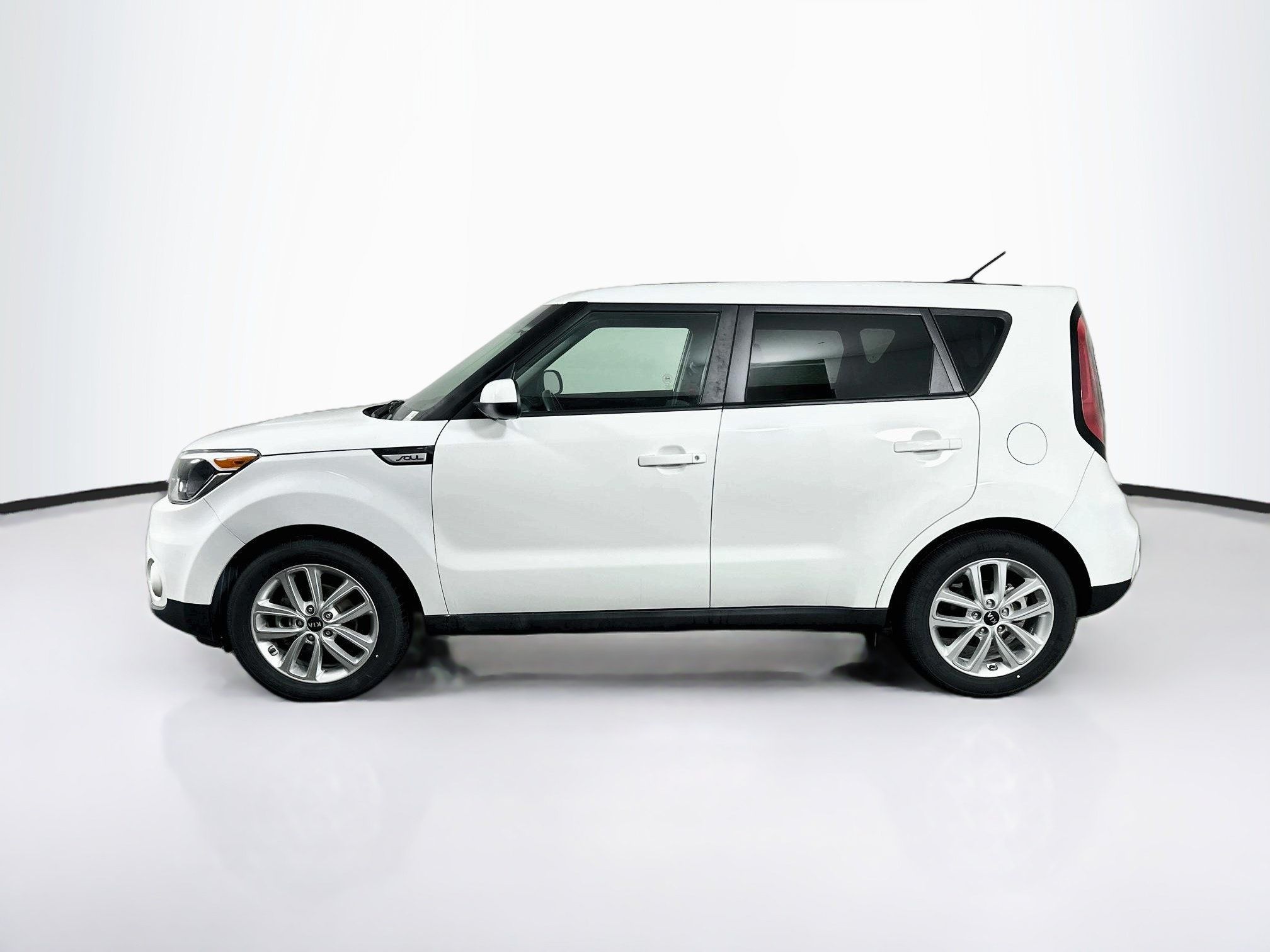Used 2019 Kia Soul + FWD image 4