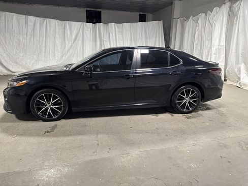 Used 2021 Toyota Camry SE FWD image 4