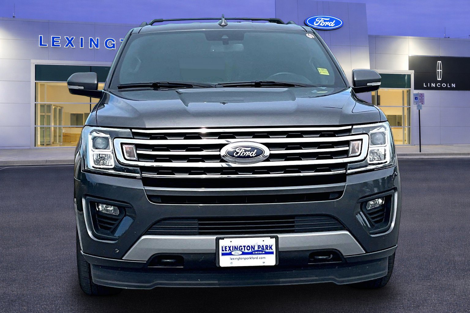 Used 2020 Ford Expedition XLT w/ Equipment Group 201A AWD/4WD image 2