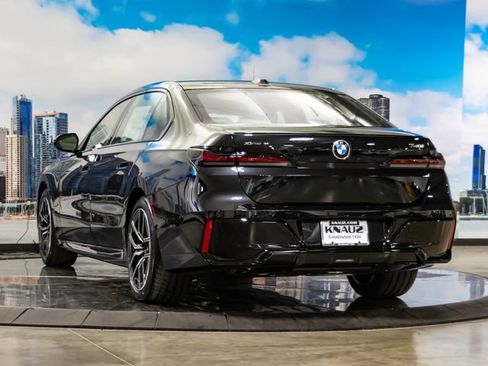 Used 2026 BMW 740i xDrive AWD/4WD image 9
