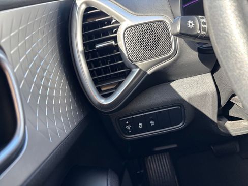 Used 2025 Kia Soul LX w/ LX Technology Package image 32