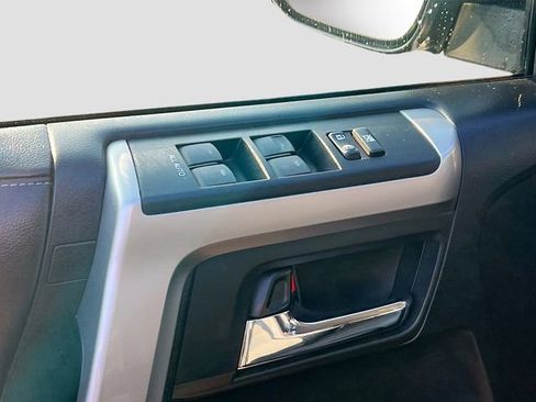 Used 2018 Toyota 4Runner SR5 Premium image 18