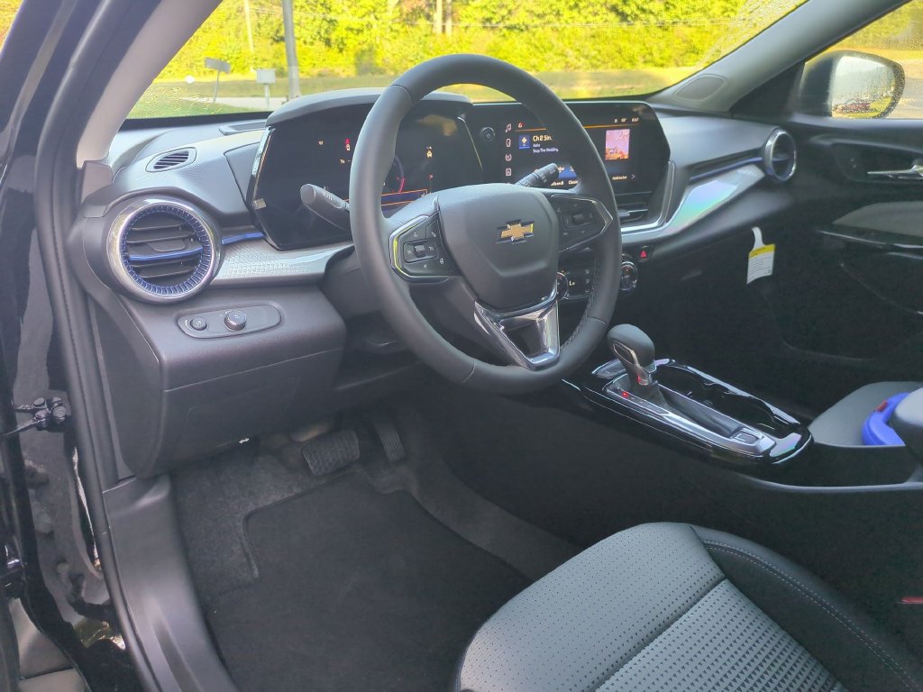New 2026 Chevrolet Trax LT w/ LT Convenience Package FWD image 17