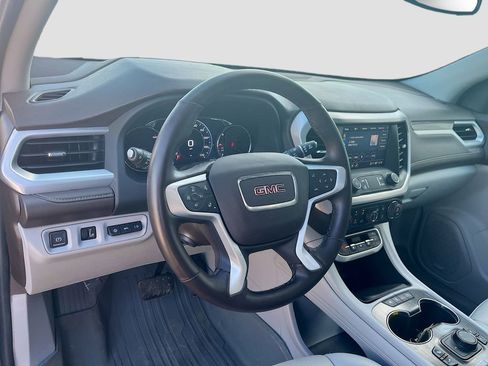 Used 2023 GMC Acadia SLT w/ Technology Package AWD/4WD image 9