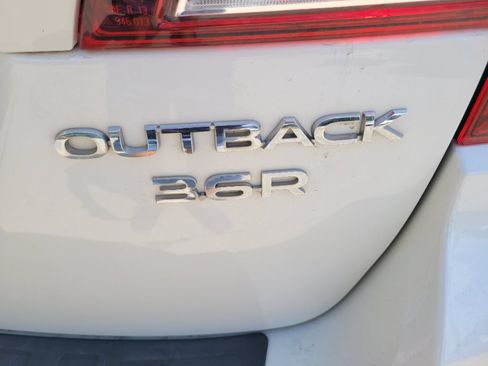 Used 2016 Subaru Outback 3.6R Limited AWD/4WD image 8