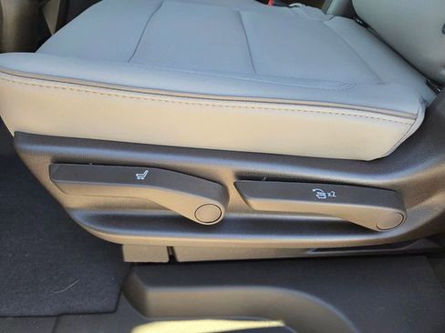 New 2026 GMC Yukon Elevation image 7