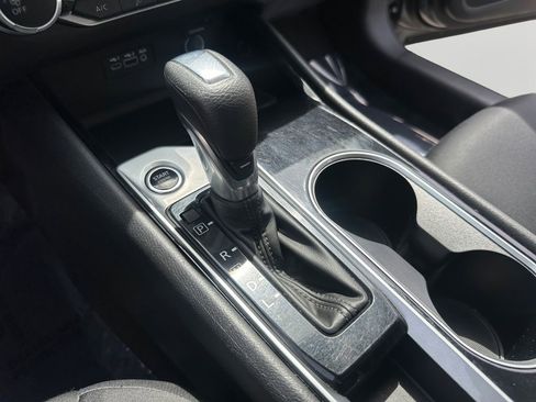Used 2024 Nissan Altima 2.5 SV FWD image 18