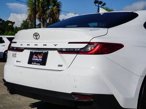 Used 2025 Toyota Camry SE FWD image 5
