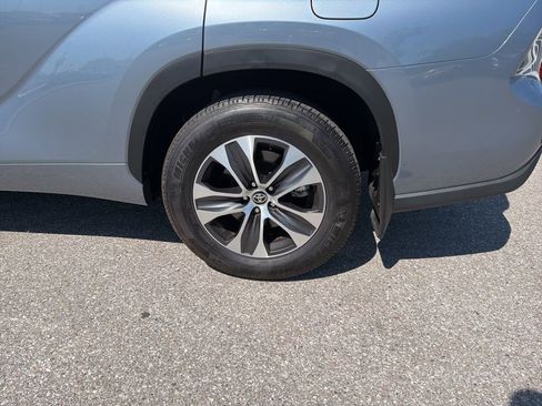 Used 2023 Toyota Highlander XLE image 8