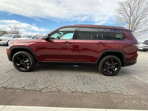 Certified 2025 Jeep Grand Cherokee L Limited w/ Luxury Tech Group II image 6