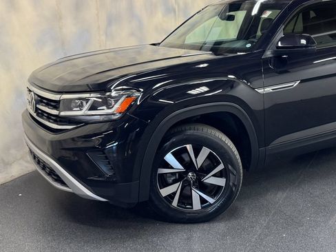 Used 2022 Volkswagen Atlas Cross Sport SE FWD image 2