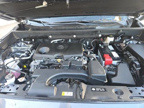 Used 2025 Toyota RAV4 XLE AWD/4WD image 27