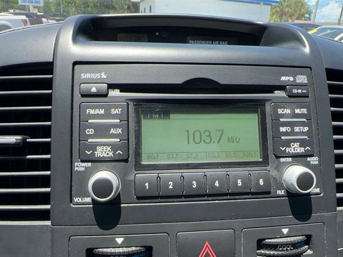 Used 2009 Kia Sedona LX FWD image 31