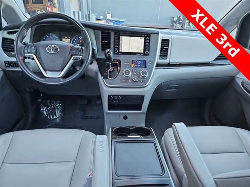 Used 2020 Toyota Sienna XLE image 14
