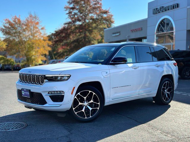 Used 2023 Jeep Grand Cherokee Summit AWD/4WD image 2