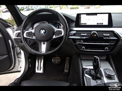 Used 2019 BMW 530e w/ M Sport Package image 30