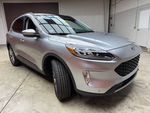 Certified 2022 Ford Escape Titanium w/ Class II Trailer Tow Package image 7