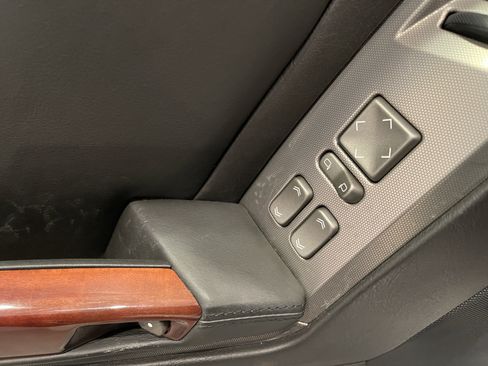 Used 2006 Cadillac XLR RWD image 12